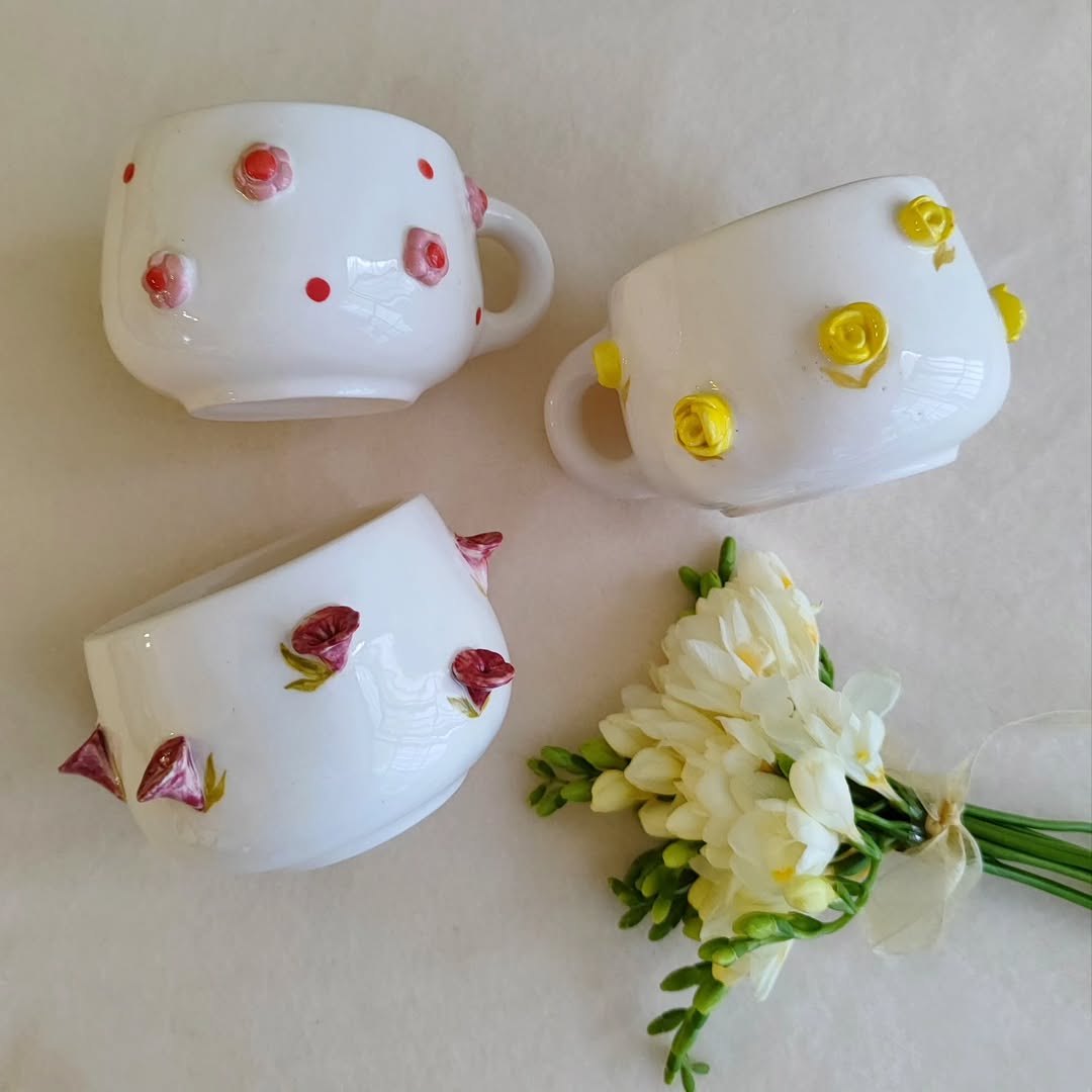 ماگ سرامیکی دست ساز با گل برجسته خرید مستقیم از تولید کننده