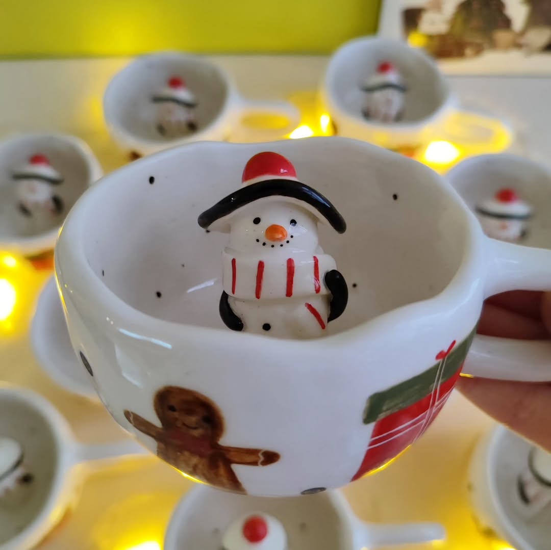 ماگ سرامیکی دست ساز سورپرایزی آدم برفی
