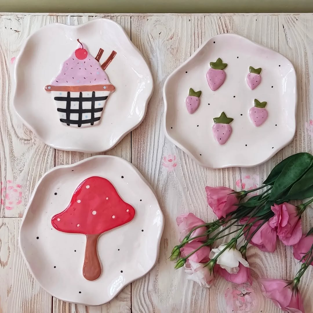 بشقاب سرامیکی دست ساز با طرح های برجسته